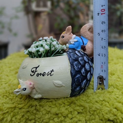 Squirrel model 1 planter