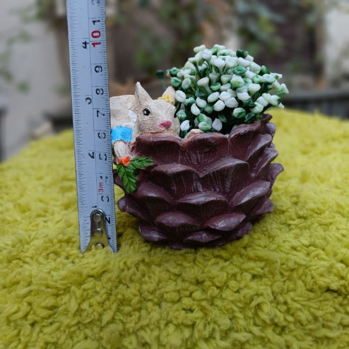 Squirrel model 2 planter