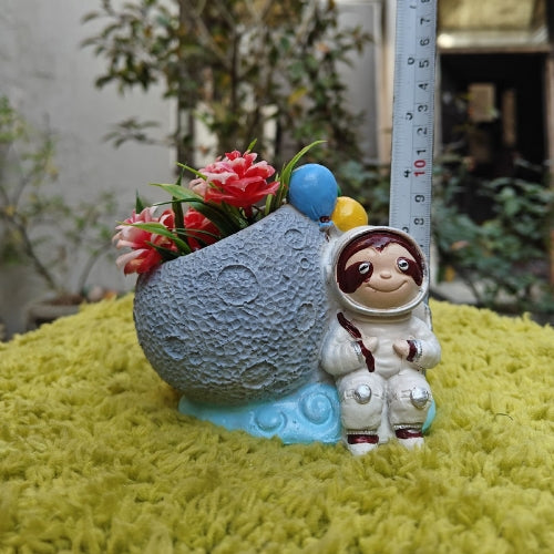 Astronaut planter