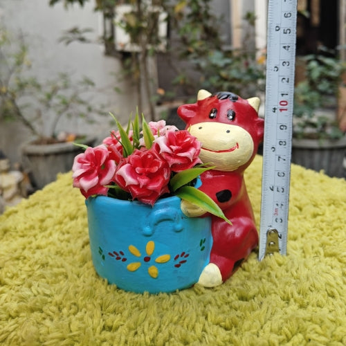 Cat with basket planter