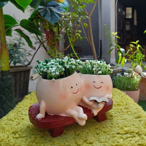 Mother wid kid smiley planter
