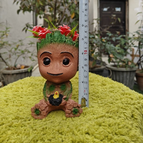 Small groot planter