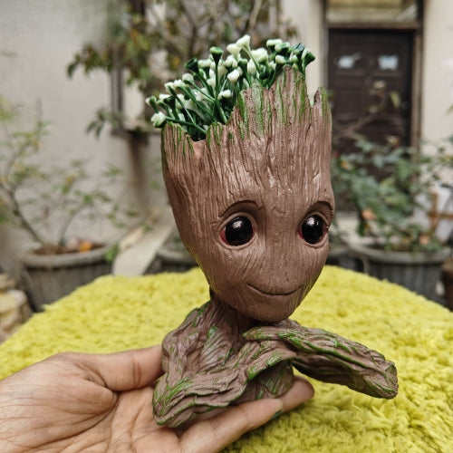 Groot planter model 1