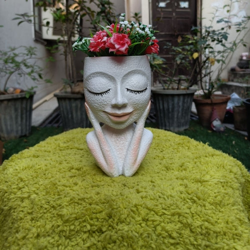 White lady planter