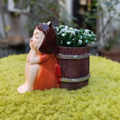 Basket girl model 2 planter