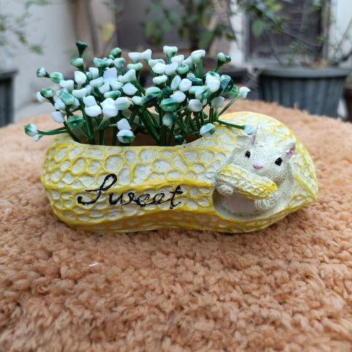 Squirrel peanut planter