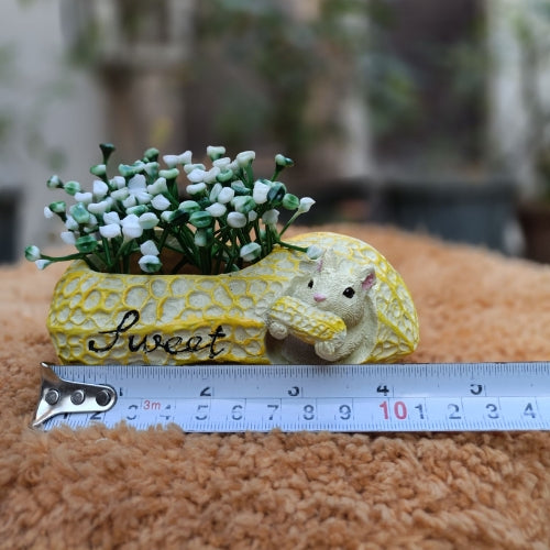 Squirrel peanut planter