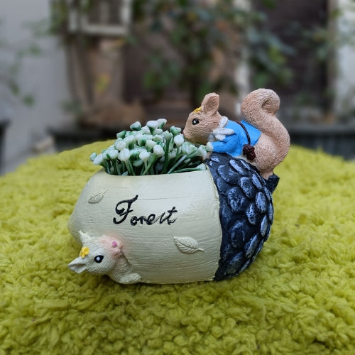 Squirrel model 1 planter