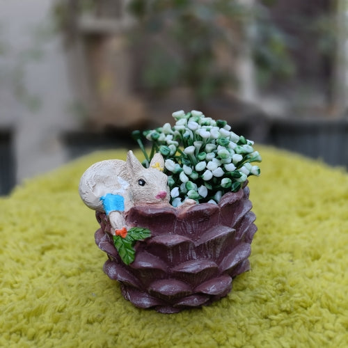 Squirrel model 2 planter
