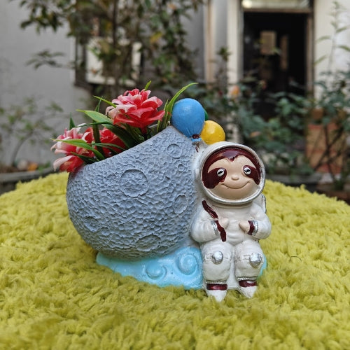 Astronaut planter