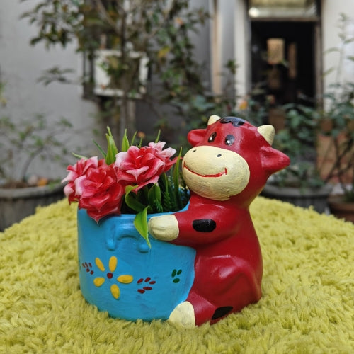 Cat with basket planter