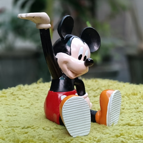 Mickey statue organiser