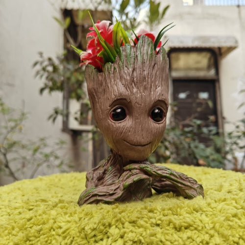 Groot planter model 1